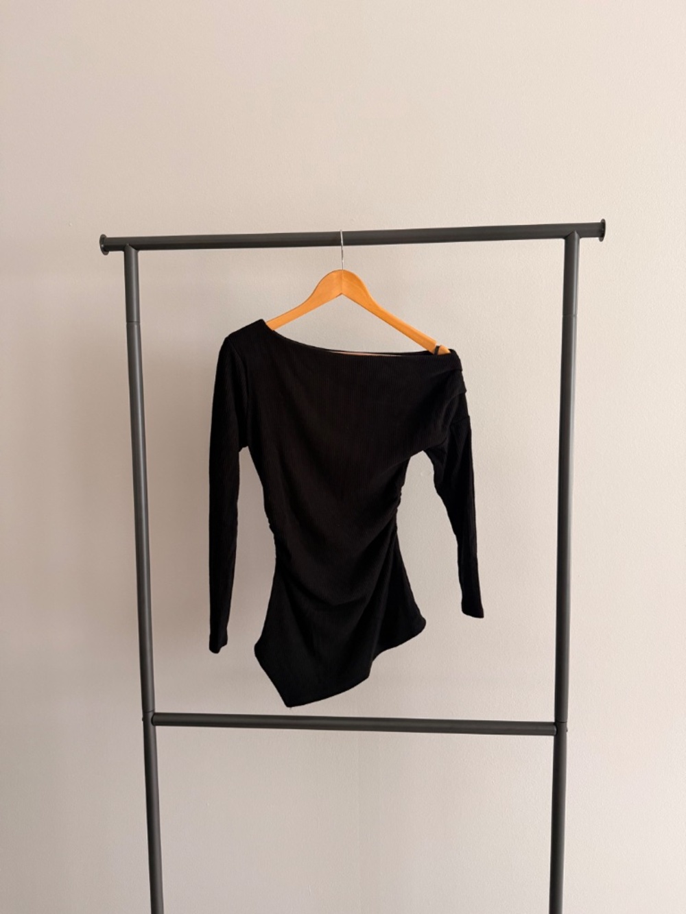 WHBM Asymmetrical Rib Snit Top - Picture 3 of 7